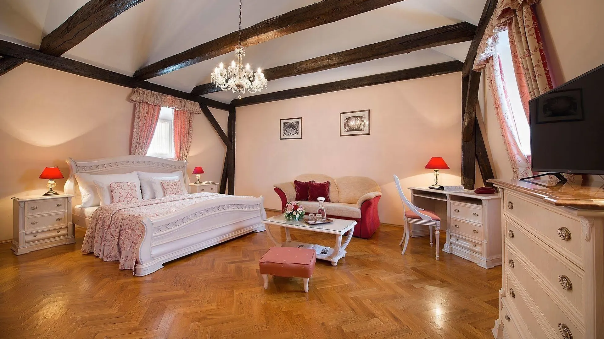 Boutique Hotel Constans contacts