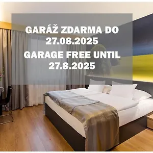 4* מלון Expo