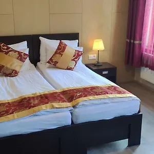 Hotel Sun-house Pension&restaurant -parkingfree-, Praag