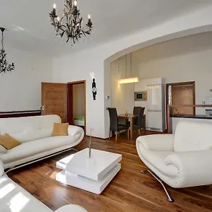 Apartment Historic Centre Ii